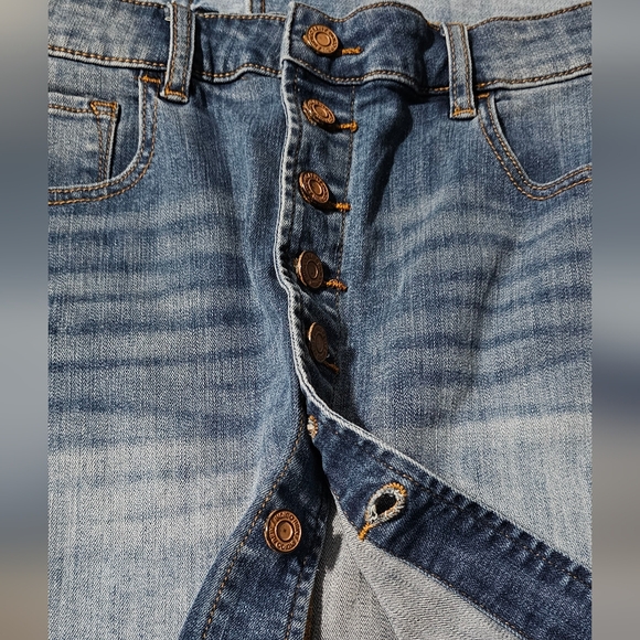 Indigo Rein | Button Down Medium Wash Denim Mini Skirt - Picture 5 of 7